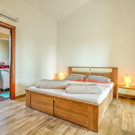 Apartment Ulika-4 By Interhome